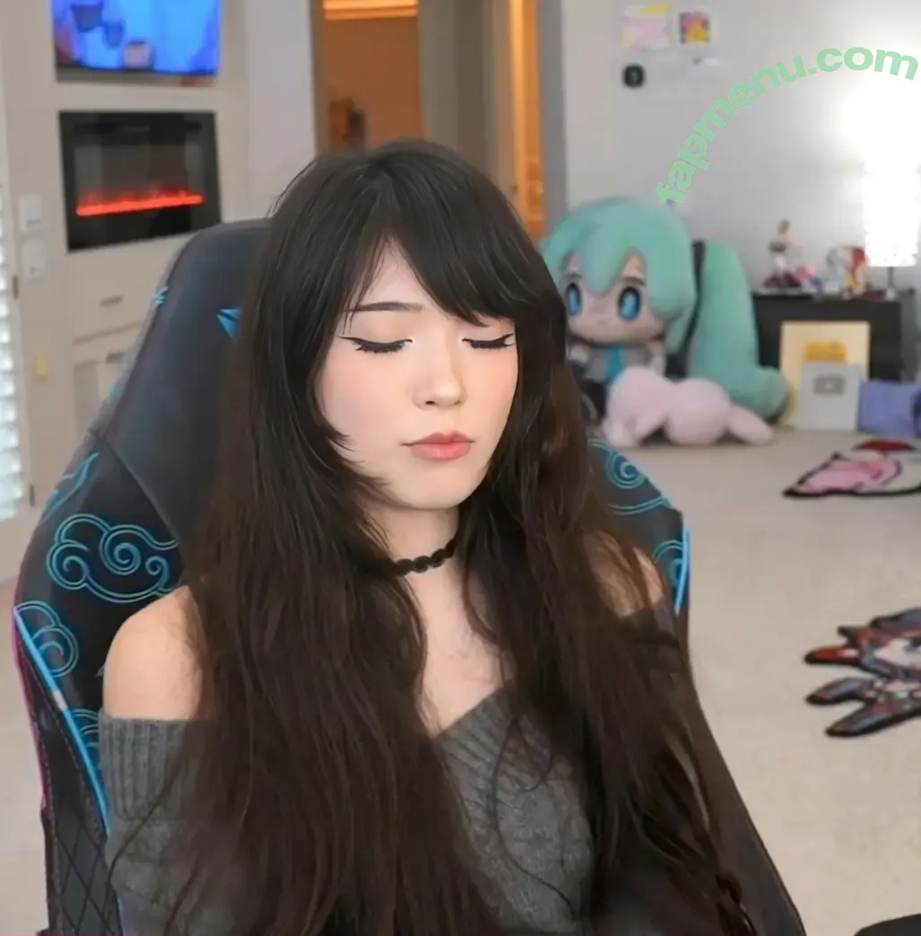 Emiru nude photo #3004 (emiru.jpg)