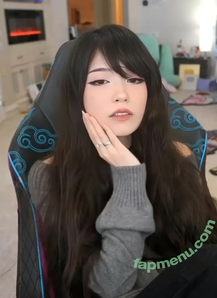 Emiru nude photo #3011 (emiru.jpg)