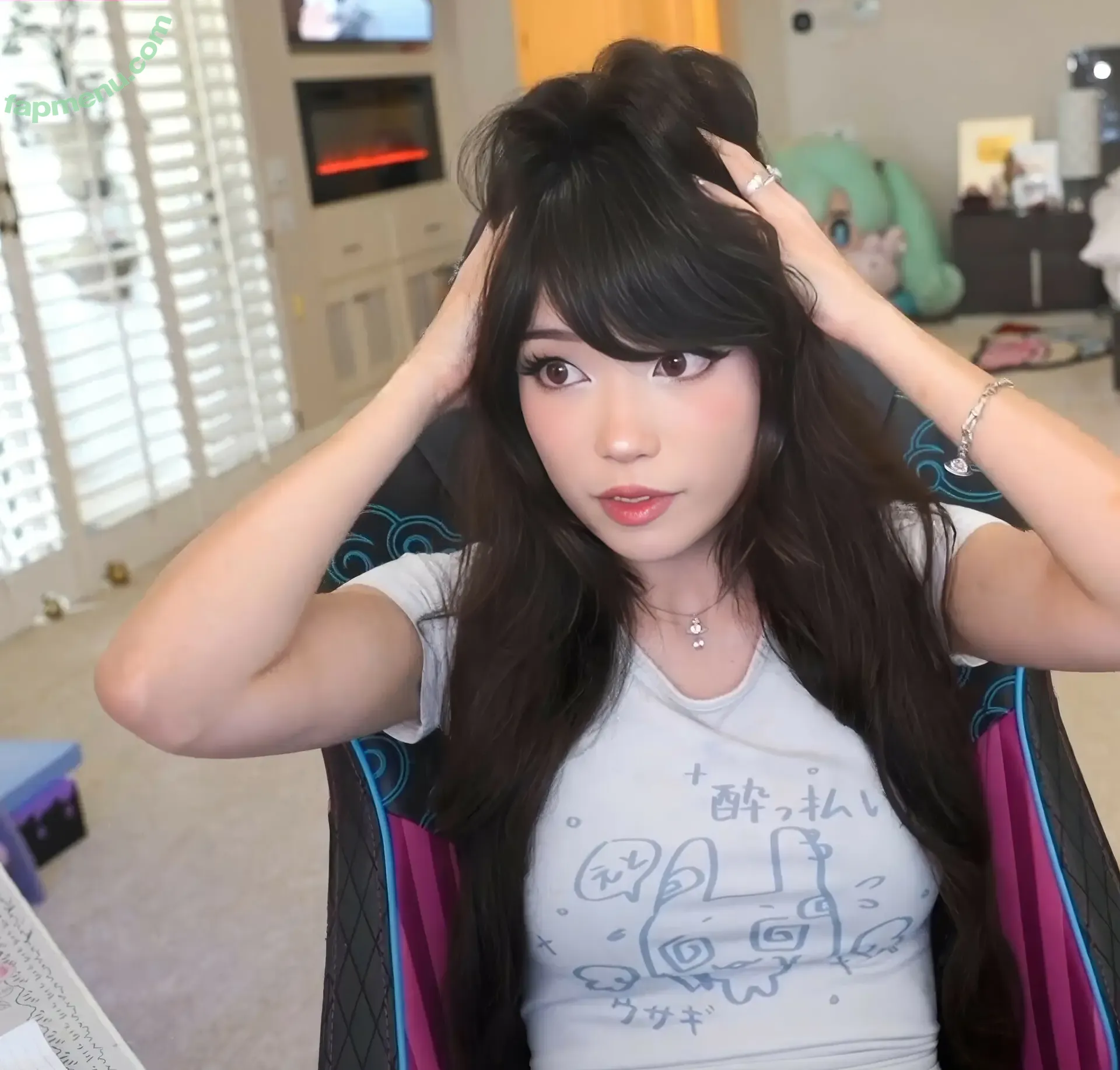 Emiru nude photo #3057 (emiru.jpg)