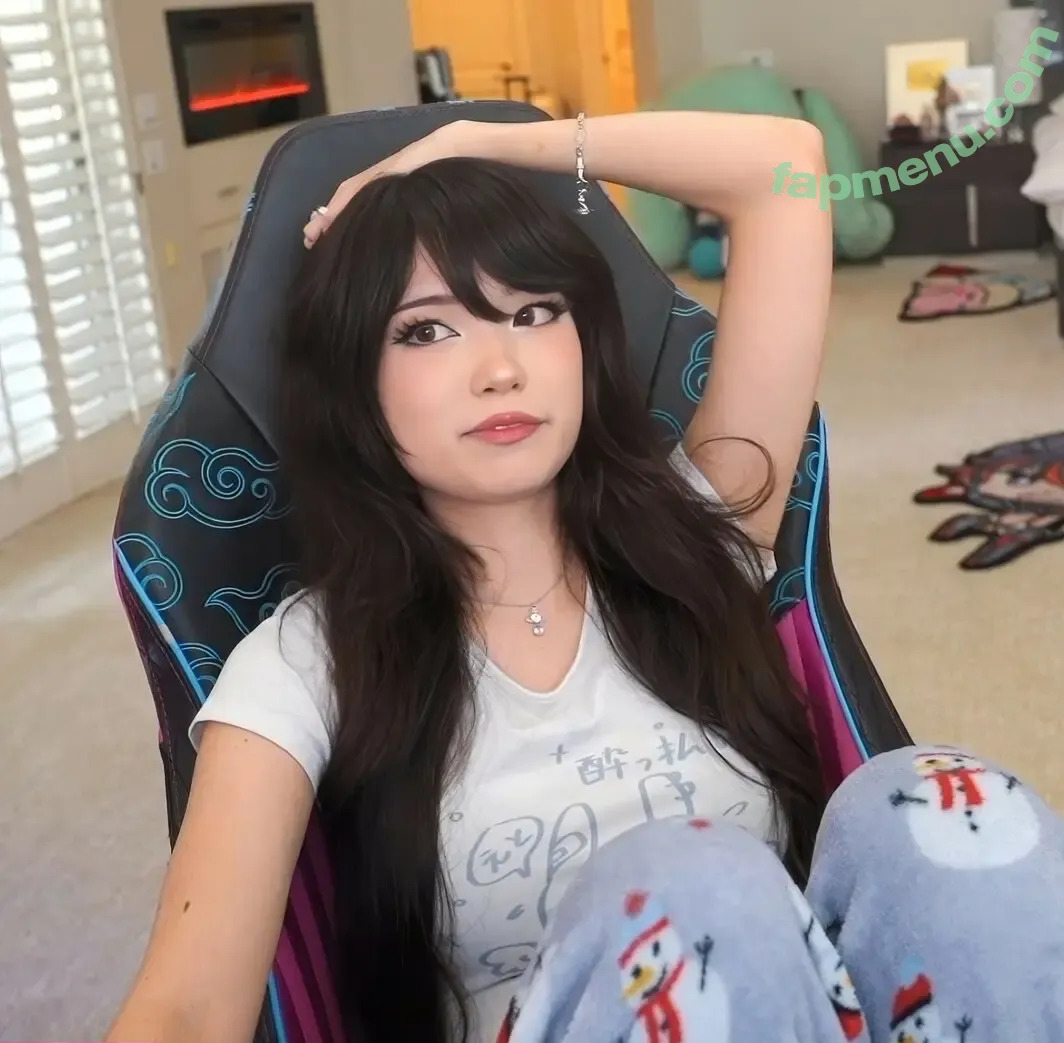 Emiru nude photo #3060 (emiru.jpg)