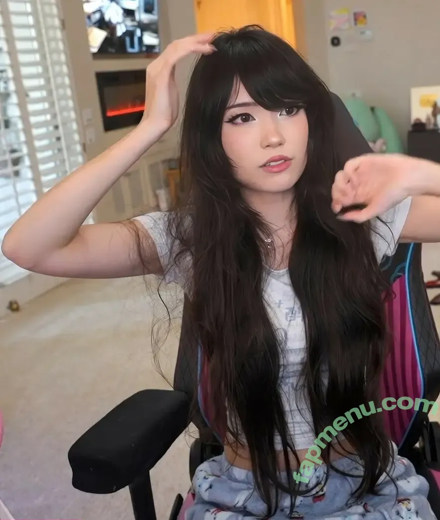 Emiru nude photo #3065 (emiru.jpg)