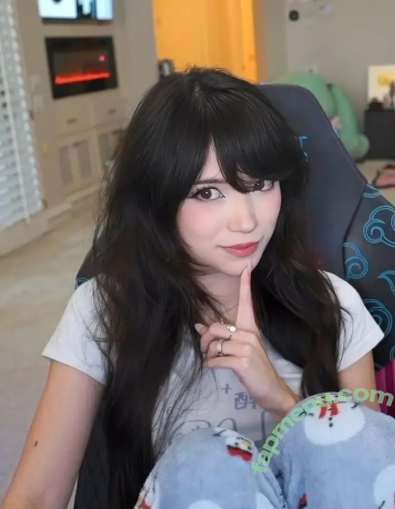 Emiru nude photo #3072 (emiru.jpg)