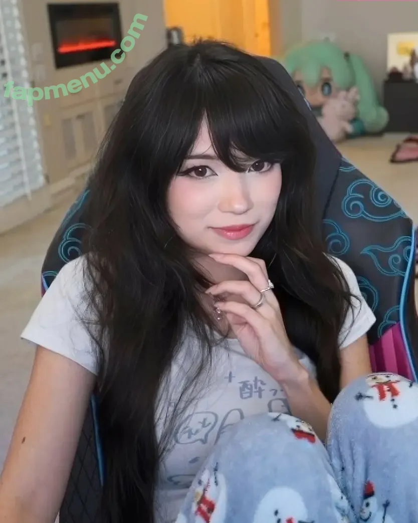 Emiru nude photo #3073 (emiru.jpg)