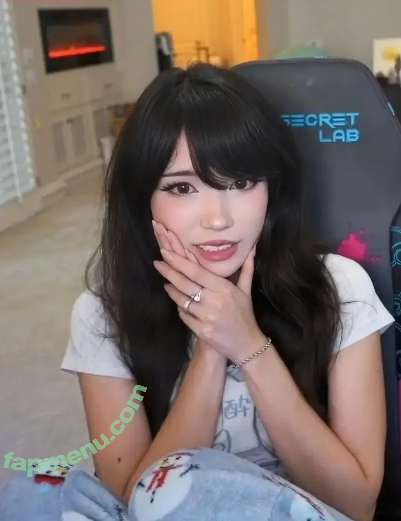 Emiru nude photo #3074 (emiru.jpg)