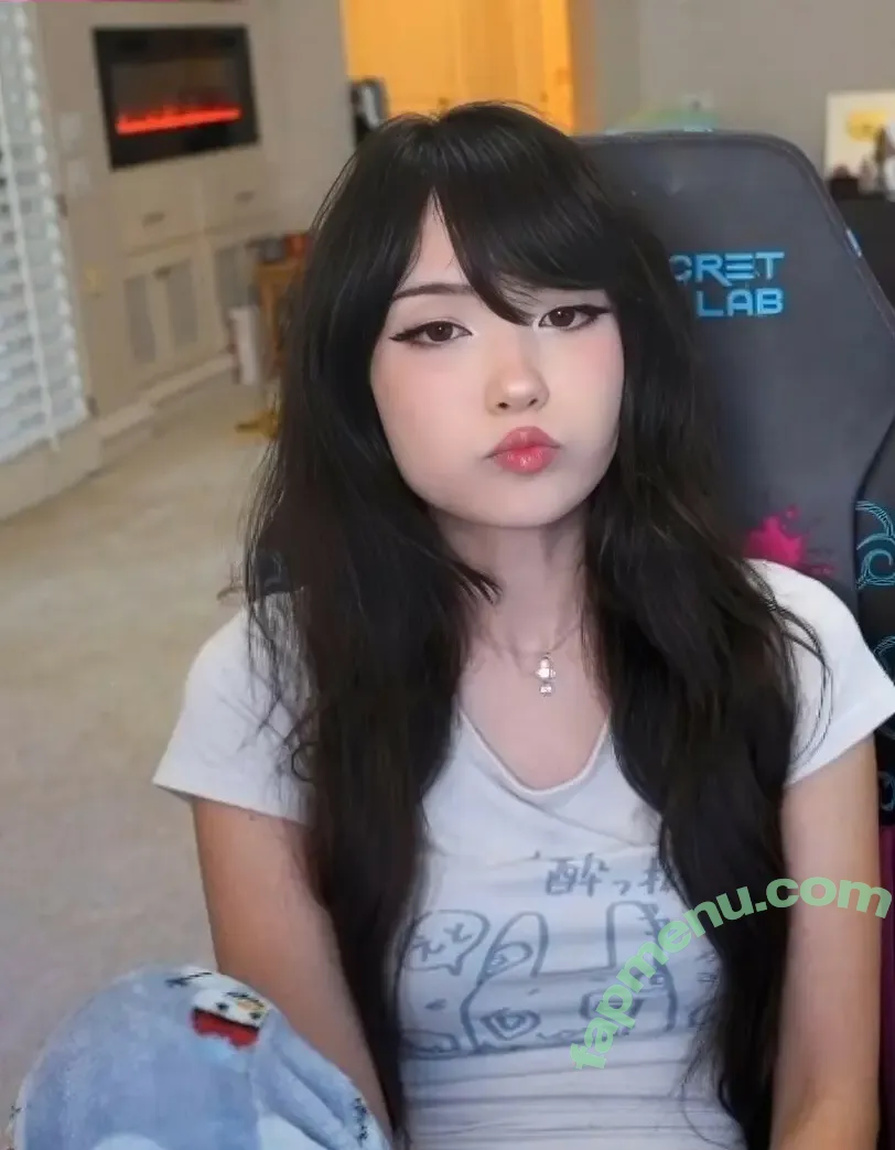 Emiru nude photo #3076 (emiru.jpg)