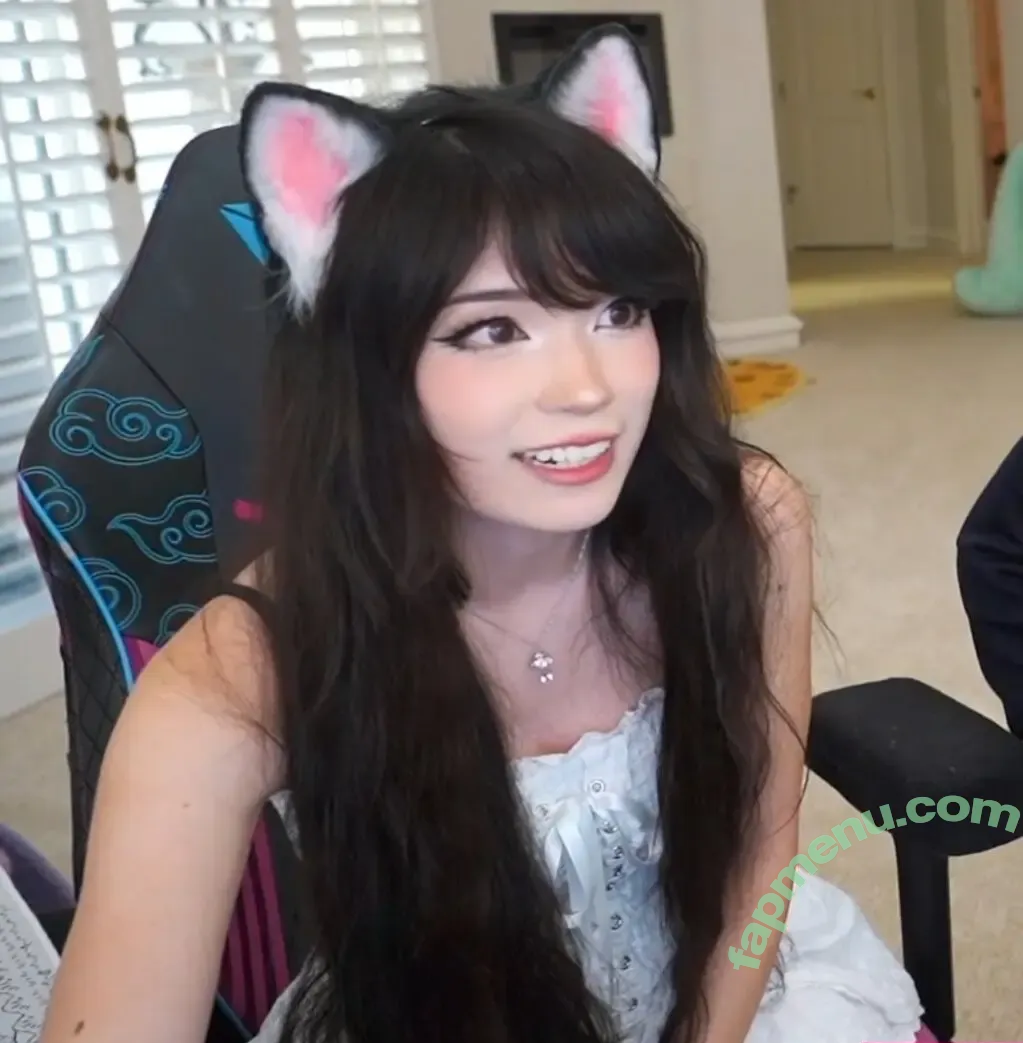 Emiru nude photo #3080 (emiru.jpg)