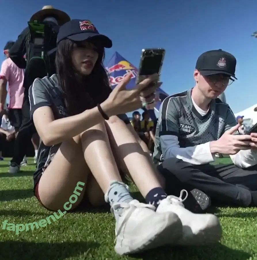 Emiru nude photo #3084 (emiru.jpg)