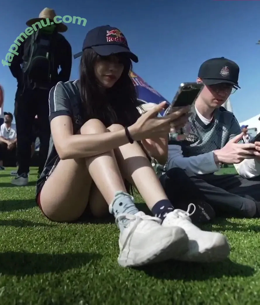 Emiru nude photo #3085 (emiru.jpg)