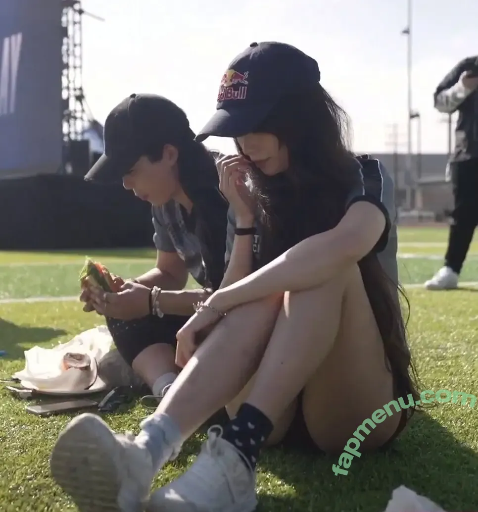 Emiru nude photo #3088 (emiru.jpg)