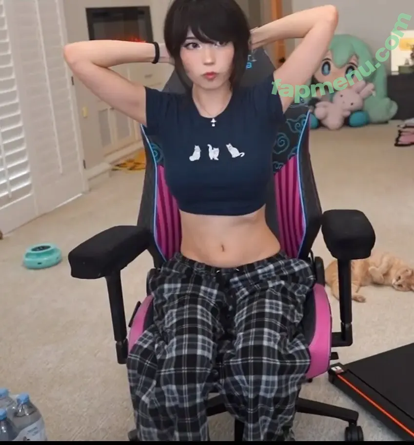 Emiru nude photo #3122 (emiru.jpg)