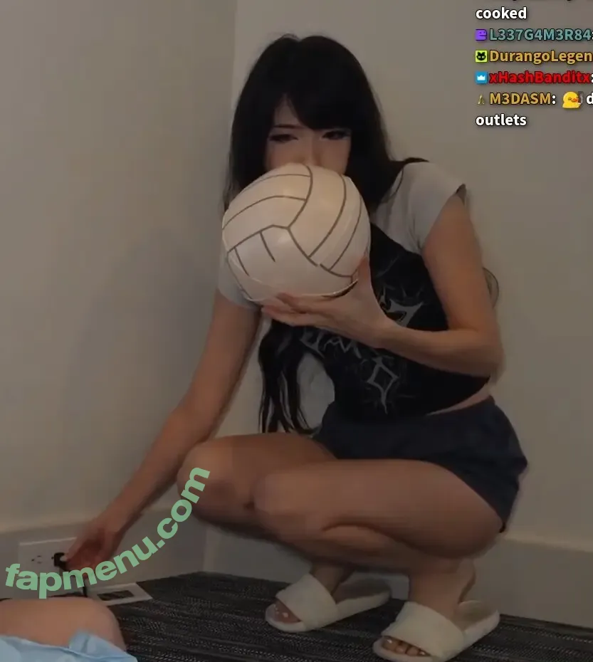 Emiru nude photo #3198 (emiru.jpg)