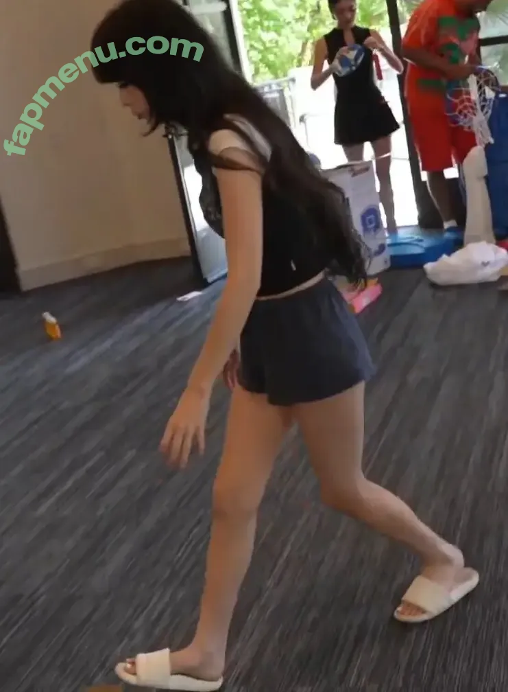 Emiru nude photo #3203 (emiru.jpg)