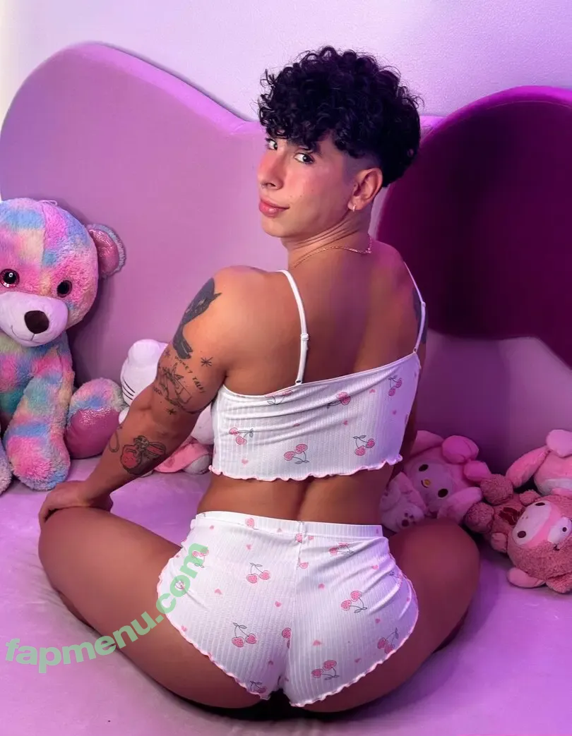 emivelaaa nude photo #0052 (emivelaaa)