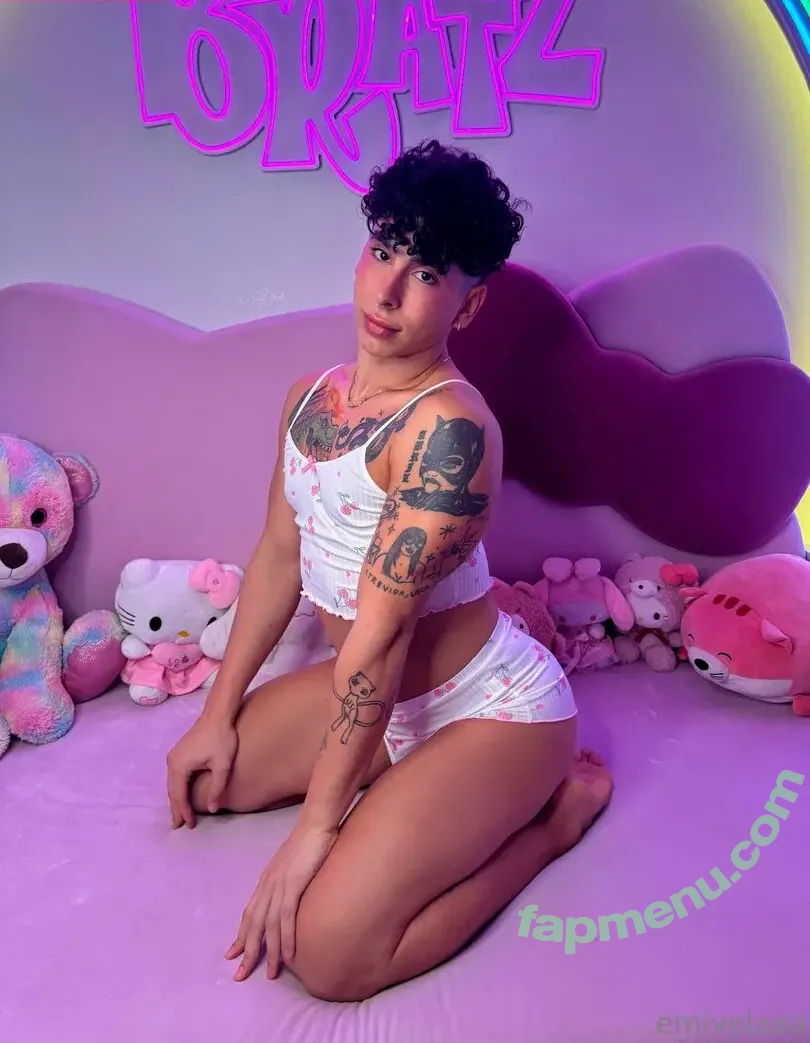 emivelaaa nude photo #0053 (emivelaaa)