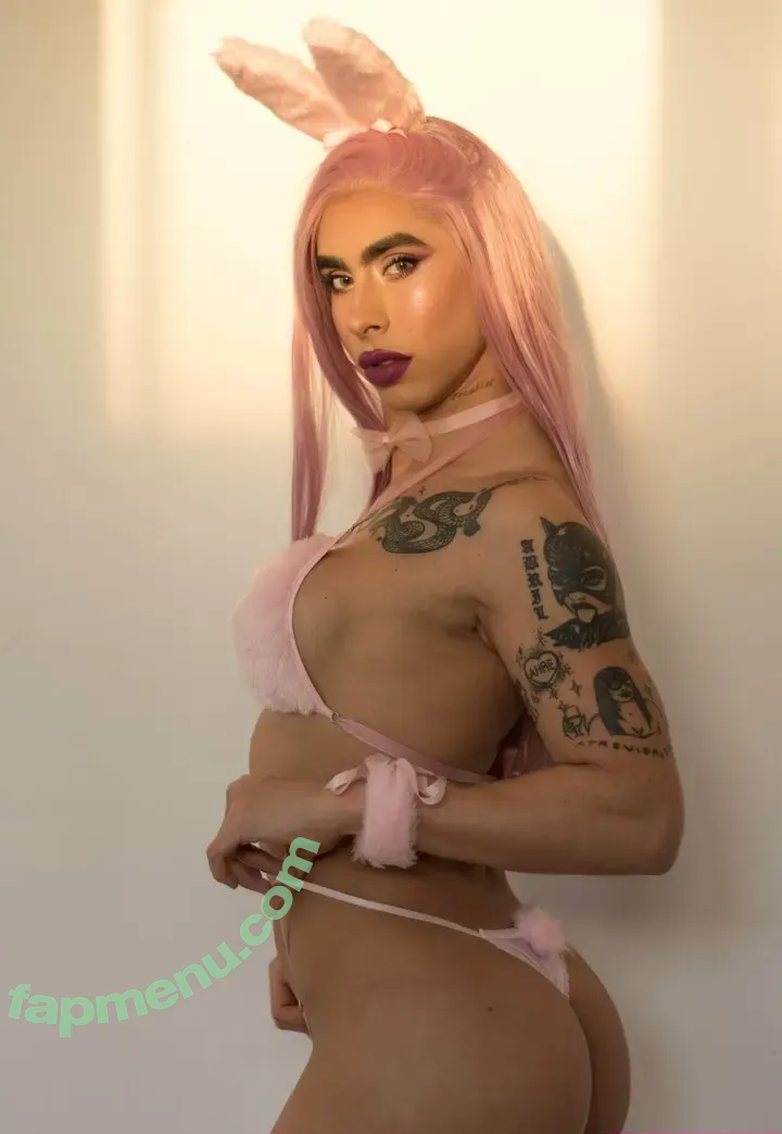 emivelaaa nude photo #0095 (emivelaaa)