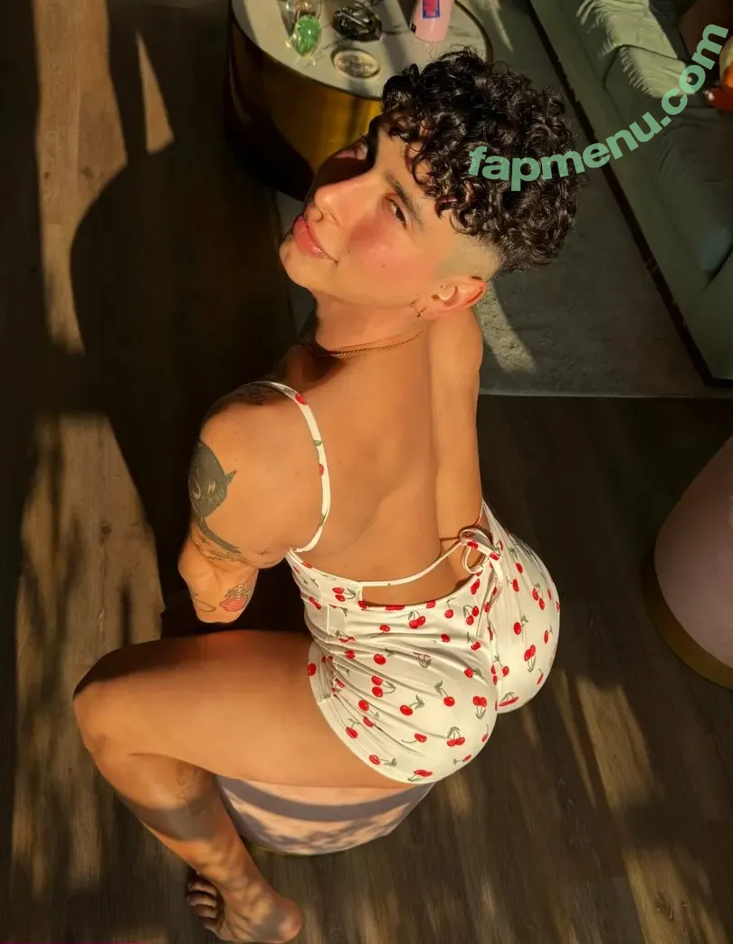 emivelax nude photo #0023 (emivelaaa)