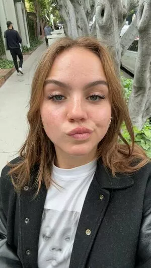 Emma Brooks / emma_brooks / emmabrooks / emmabrooksmcallister nude photo #1343