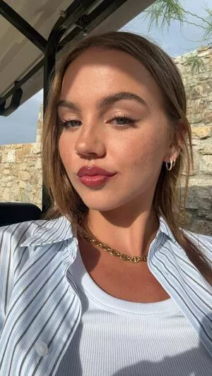 Emma Brooks / emma_brooks / emmabrooks / emmabrooksmcallister nude photo #1551