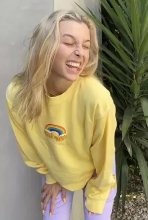 Emma Chamberlain / emmachamberlain nude photo #0002