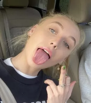 Emma Chamberlain / emmachamberlain nude photo #0004