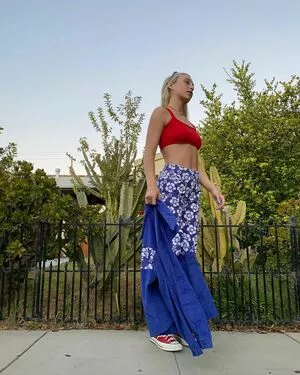 Emma Chamberlain / emmachamberlain nude photo #0006