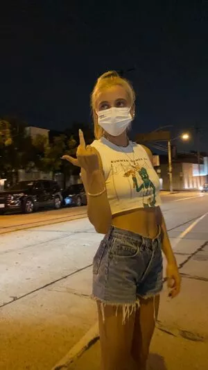 Emma Chamberlain / emmachamberlain nude photo #0018