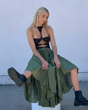 Emma Chamberlain / emmachamberlain nude photo #0020