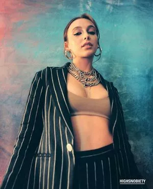 Emma Chamberlain / emmachamberlain nude photo #0030