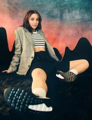 Emma Chamberlain / emmachamberlain nude photo #0032