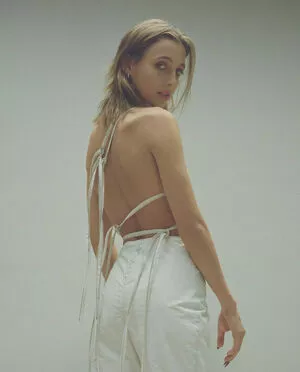 Emma Chamberlain / emmachamberlain nude photo #0042