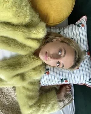 Emma Chamberlain / emmachamberlain nude photo #0111