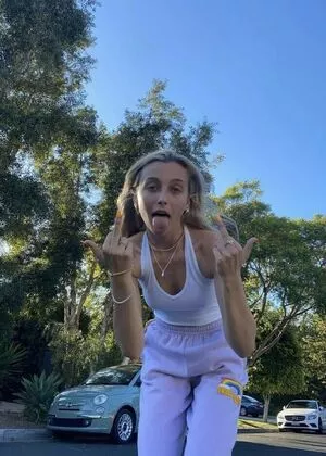 Emma Chamberlain / emmachamberlain nude photo #0119
