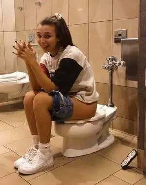 Emma Chamberlain / emmachamberlain nude photo #0140