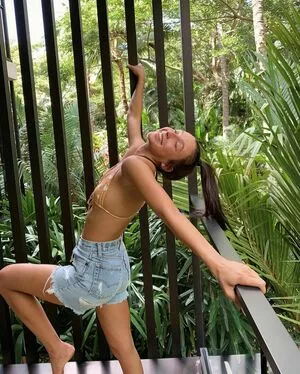 Emma Chamberlain / emmachamberlain nude photo #0190