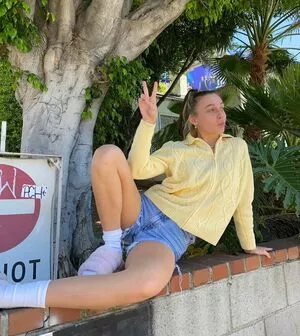 Emma Chamberlain / emmachamberlain nude photo #0197