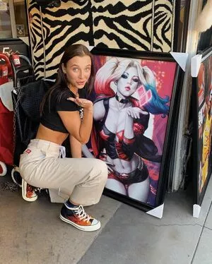 Emma Chamberlain / emmachamberlain nude photo #0198