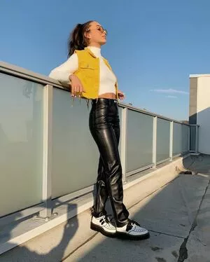 Emma Chamberlain / emmachamberlain nude photo #0200