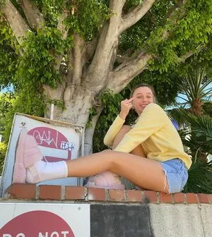 Emma Chamberlain / emmachamberlain nude photo #0201