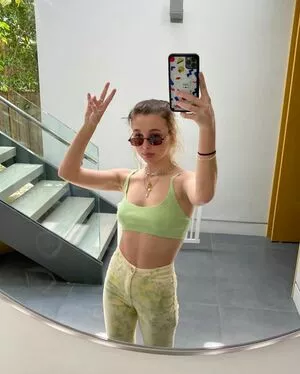 Emma Chamberlain / emmachamberlain nude photo #0205