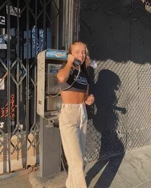 Emma Chamberlain / emmachamberlain nude photo #0214