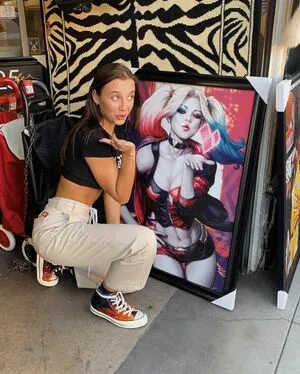Emma Chamberlain / emmachamberlain nude photo #0224