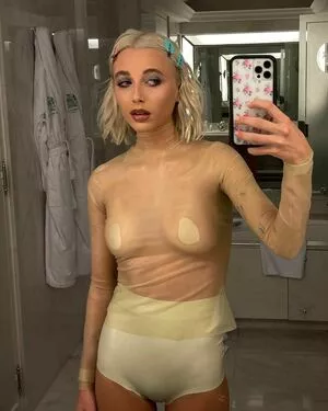 Emma Chamberlain / emmachamberlain nude photo #0229