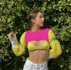 Emma Chamberlain / emmachamberlain nude photo #0237