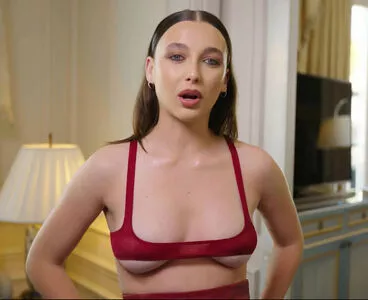Emma Chamberlain / emmachamberlain nude photo #0305