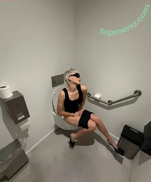 Emma Chamberlain / emmachamberlain nude photo #0635