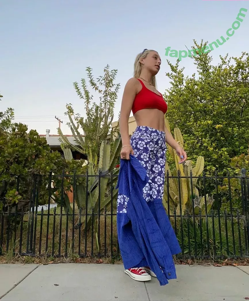 Emma Chamberlain nude photo #0006 (emmachamberlain)
