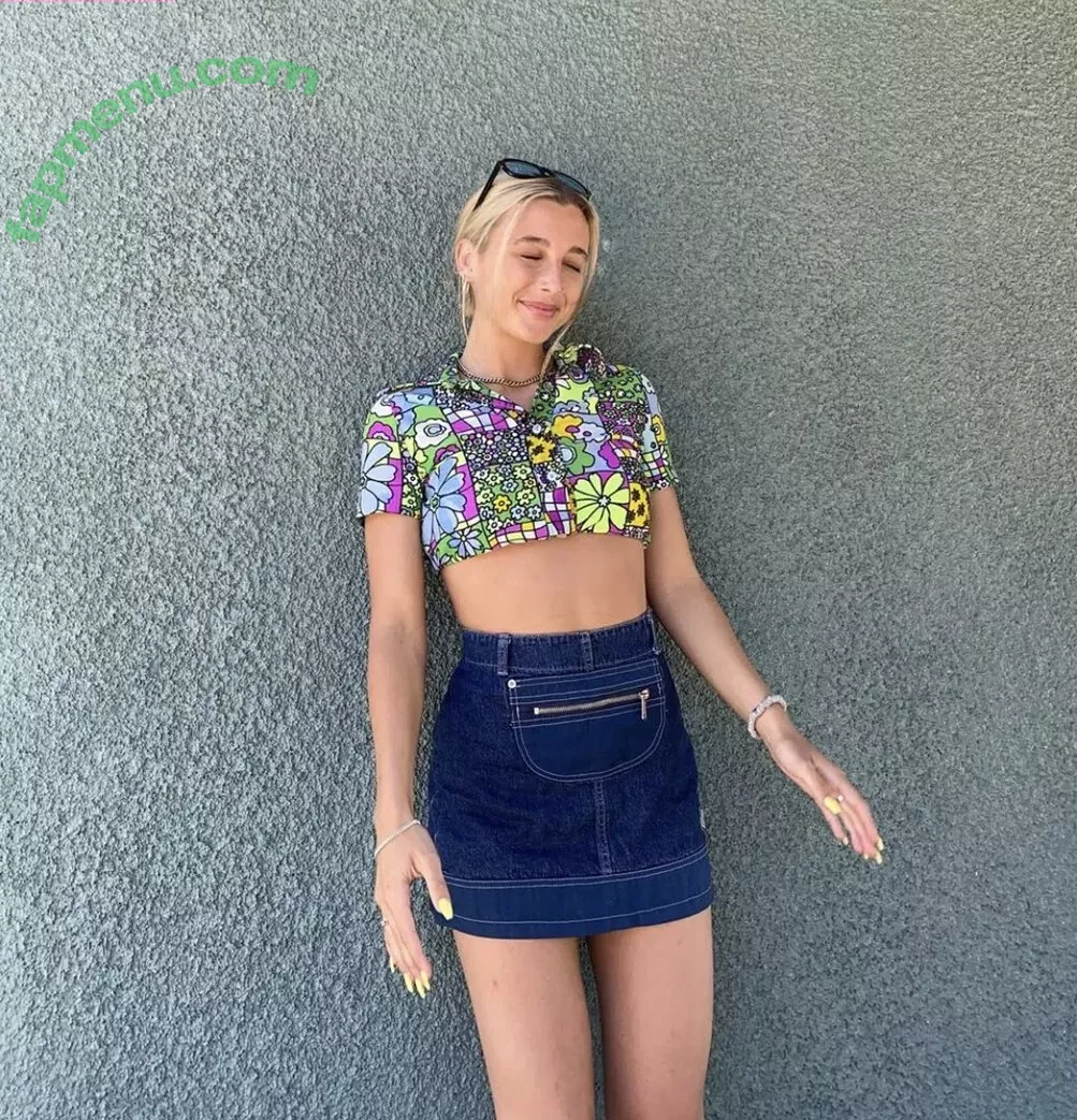 Emma Chamberlain nude photo #0007 (emmachamberlain)