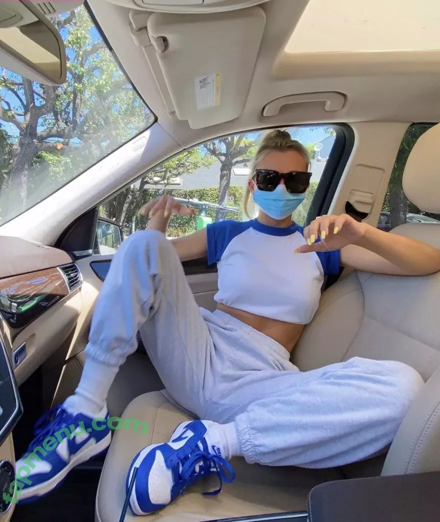 Emma Chamberlain nude photo #0010 (emmachamberlain)