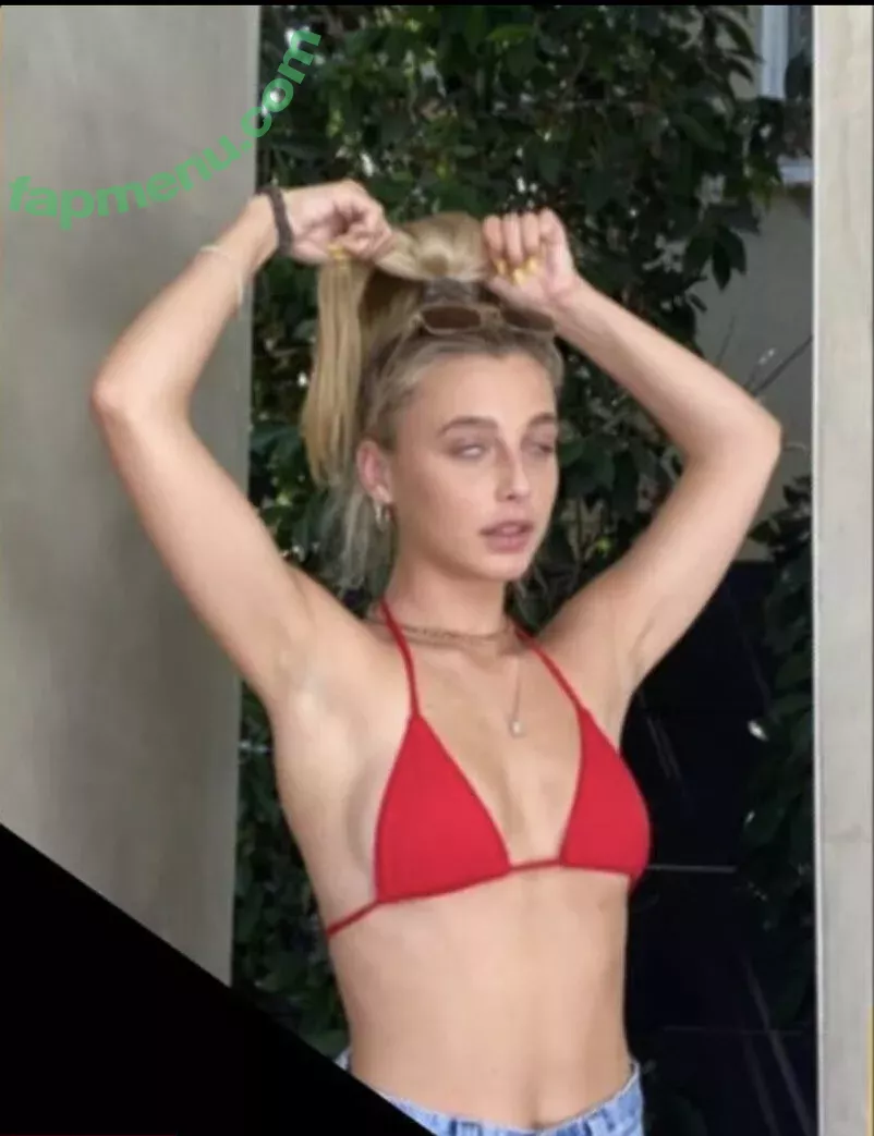Emma Chamberlain nude photo #0014 (emmachamberlain)