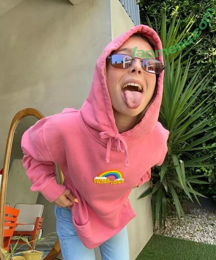 Emma Chamberlain nude photo #0019 (emmachamberlain)